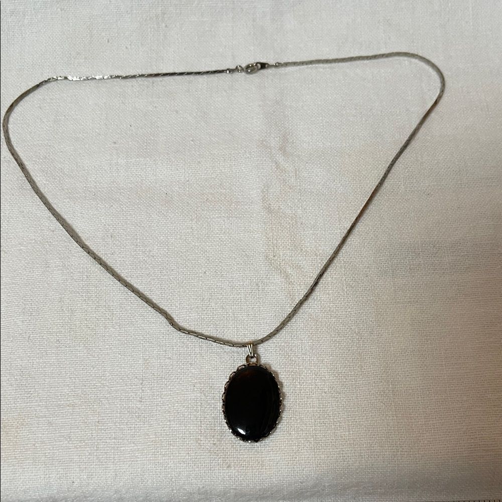 Vintage Elegant Black and. Silver Pendant Necklace